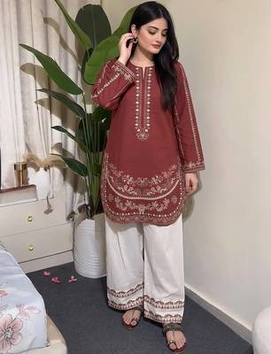 Maroon roman silk blend embroidered kurta with farshi palazzo 2