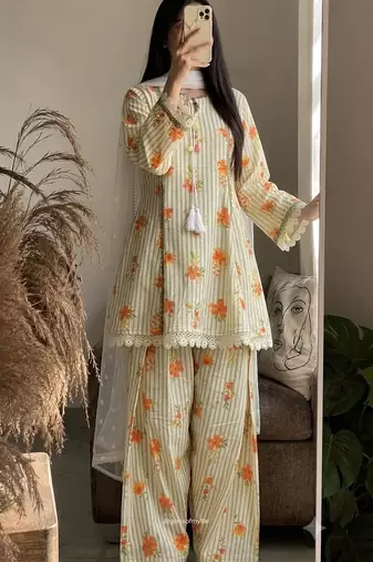 Off white crepe kurta set with farshi pant & nazmin dupatta