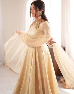 Ivory gown set with pant & butterfly net dupatta 2