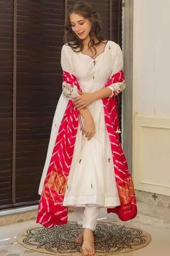 Off-white chanderi silk embroidered kurta set
