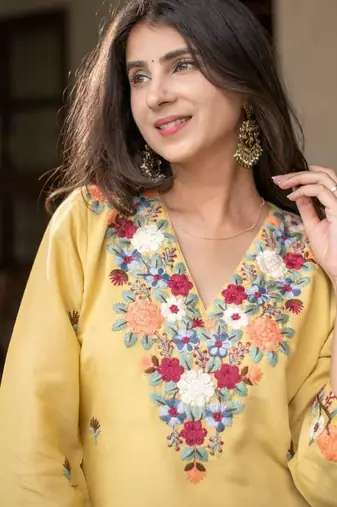 Light-yellow crepe embroidered kurta set