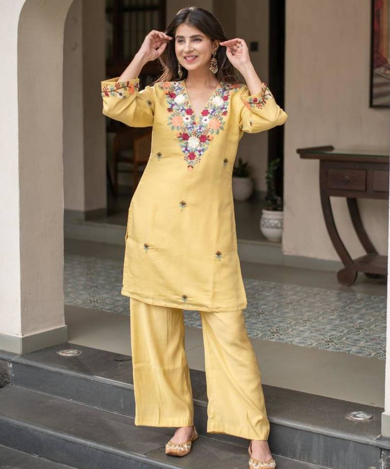 Light-yellow crepe embroidered kurta set