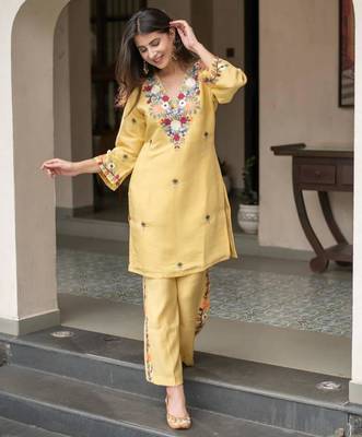 Light-yellow crepe embroidered kurta set 4