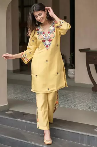 Light-yellow crepe embroidered kurta set