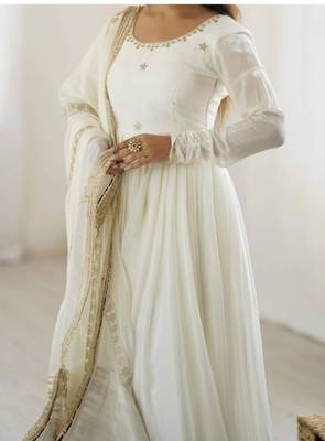 Light-off-white silk blend embroidered flared gown set 3