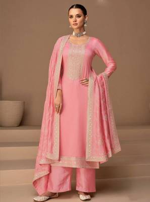 Pink silk blend embroidered kurta set 1