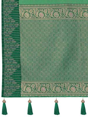 Women emerald green silk blend banarasi jacquard woven saree with blouse 3