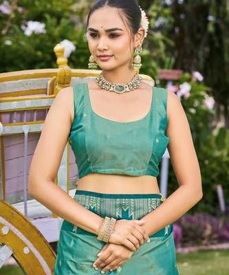 Women sea green silk blend banarasi jacquard woven saree with blouse 4