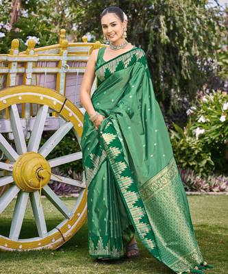 Women emerald green silk blend banarasi jacquard woven saree with blouse 1