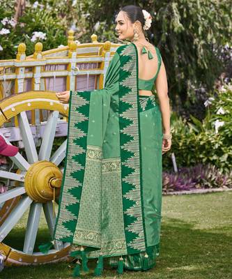 Women emerald green silk blend banarasi jacquard woven saree with blouse 2