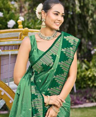 Women emerald green silk blend banarasi jacquard woven saree with blouse 3