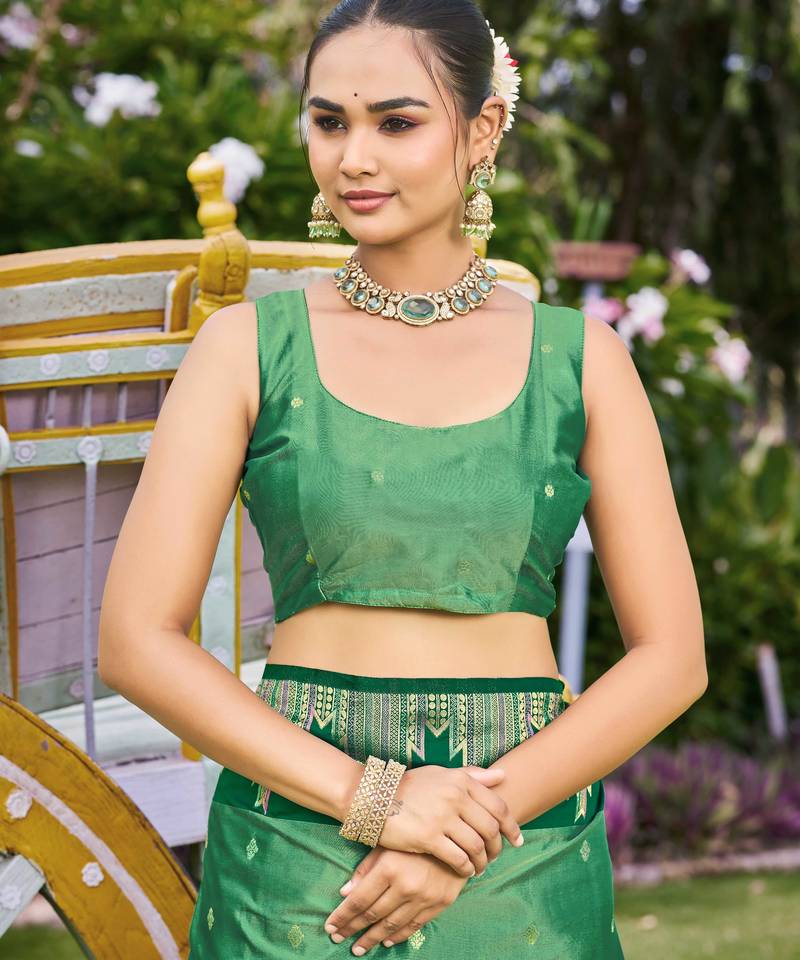 Women emerald green silk blend banarasi jacquard woven saree with blouse
