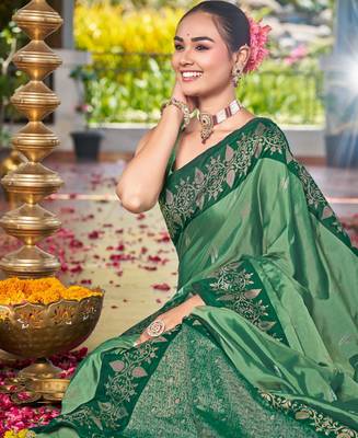 Women emerald green silk blend banarasi jacquard woven saree with blouse 3