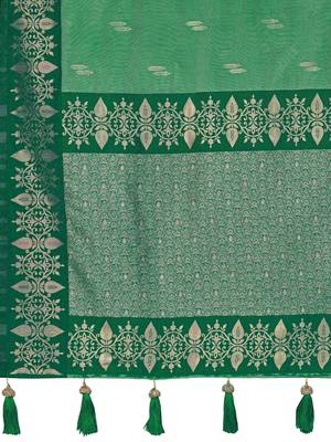 Women emerald green silk blend banarasi jacquard woven saree with blouse 5