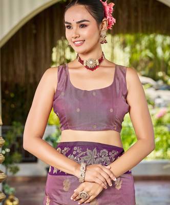 Women dusty mauve silk blend banarasi jacquard woven saree with blouse 4