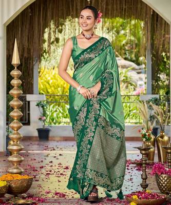 Women emerald green silk blend banarasi jacquard woven saree with blouse 1