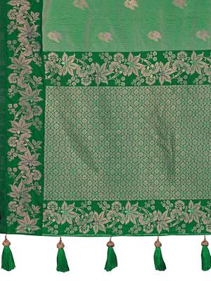 Women emerald green silk blend banarasi jacquard woven saree with blouse 5