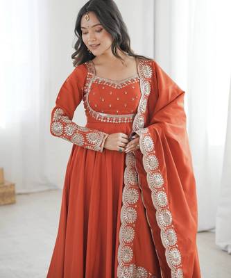 Roman silk blend embroidered gown set with chanderi dupatta 3