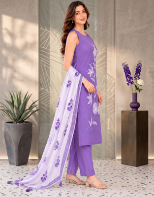 Lavendar embroidered sleeveless kurti set with trousers and white contrast dupatta 3