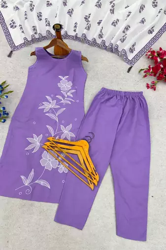 Lavendar embroidered sleeveless kurti set with trousers and white contrast dupatta