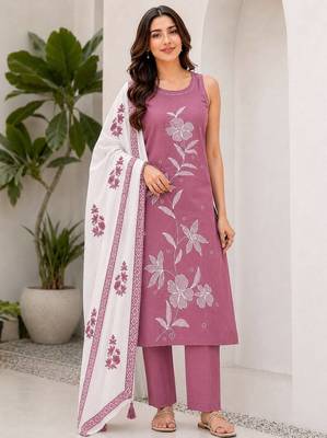 Oniun embroidered sleeveless kurti set with trousers and white contrast dupatta 1