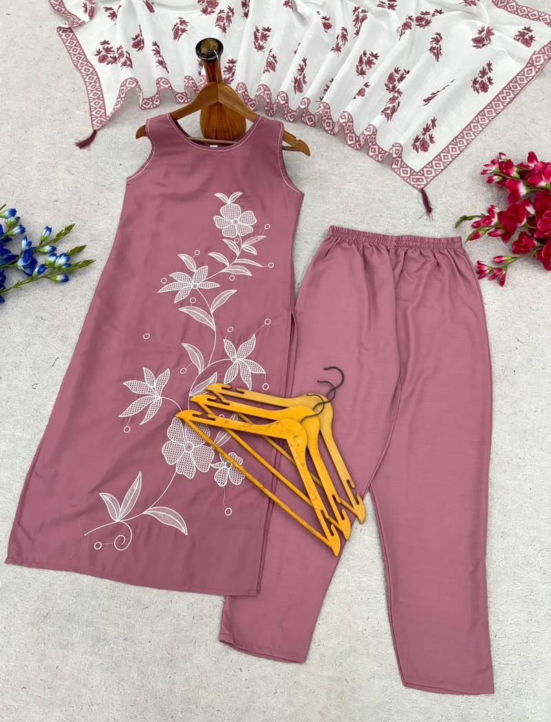 Oniun embroidered sleeveless kurti set with trousers and white contrast dupatta