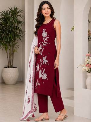 Red embroidered sleeveless kurti set with trousers and white contrast dupatta 2