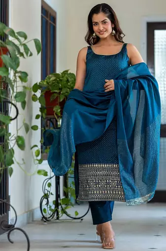 Women Ethnic Motifs Printed Regular Mirror Work Kurta with Trousers & With Dupatta