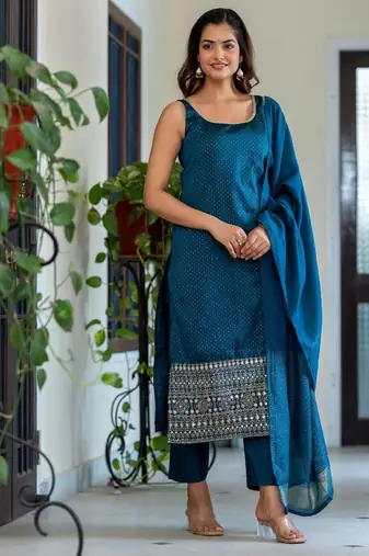 Women Ethnic Motifs Printed Regular Mirror Work Kurta with Trousers & With Dupatta
