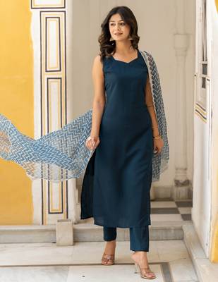 Pure Silk Jacquard Straight Kurta With Trousers & Dupatta 2