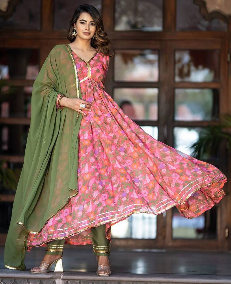 Floral Printed V-Neck Long Sleeves Kurta with Trousers & With Dupatta