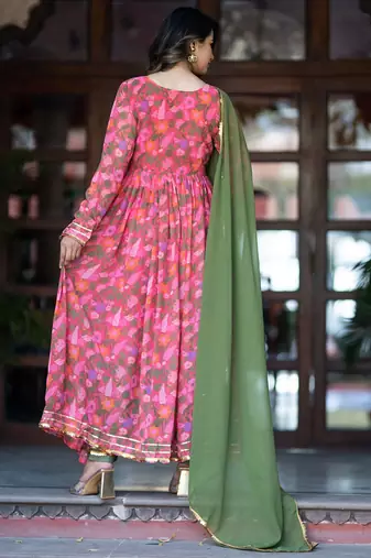 Floral Printed V-Neck Long Sleeves Kurta with Trousers & With Dupatta