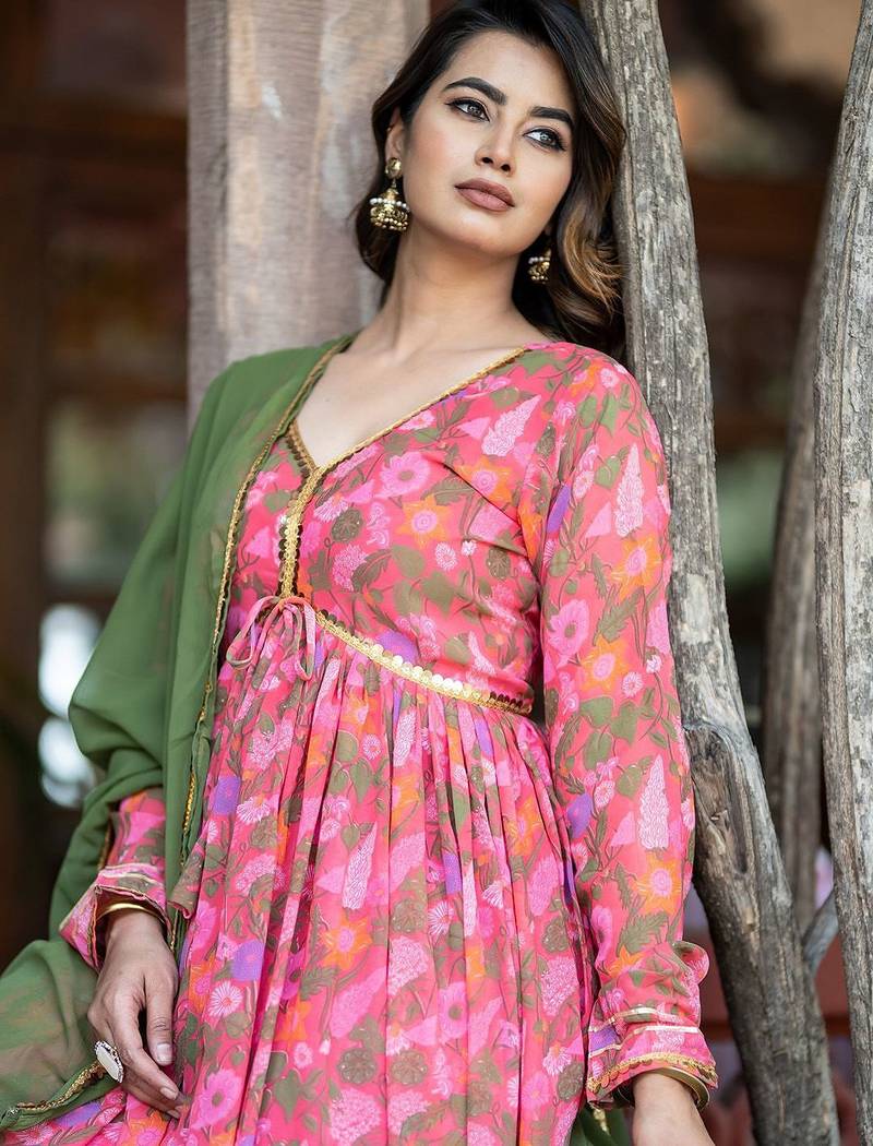 Floral Printed V-Neck Long Sleeves Kurta with Trousers & With Dupatta