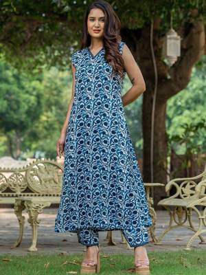 Women Ethnic Motifs Printed Regular Pure Cotton Kurta with Trousers 1