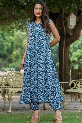 Women Ethnic Motifs Printed Regular  Cotton Kurta with Trousers