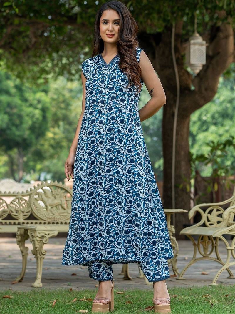 Women Ethnic Motifs Printed Regular Pure Cotton Kurta with Trousers