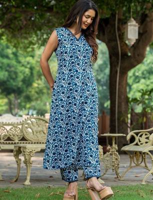 Women Ethnic Motifs Printed Regular Pure Cotton Kurta with Trousers 2