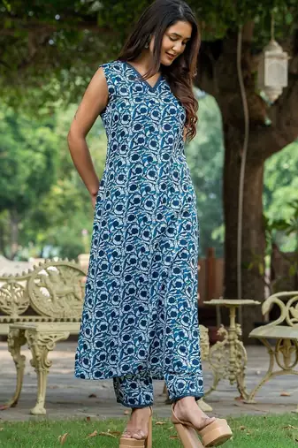 Women Ethnic Motifs Printed Regular Pure Cotton Kurta with Trousers