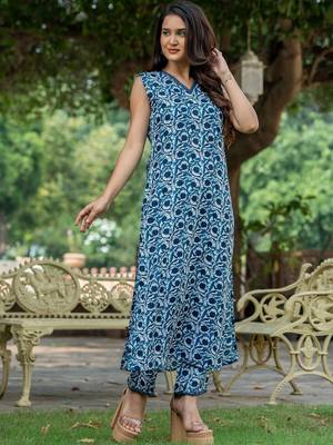 Women Ethnic Motifs Printed Regular Pure Cotton Kurta with Trousers 6