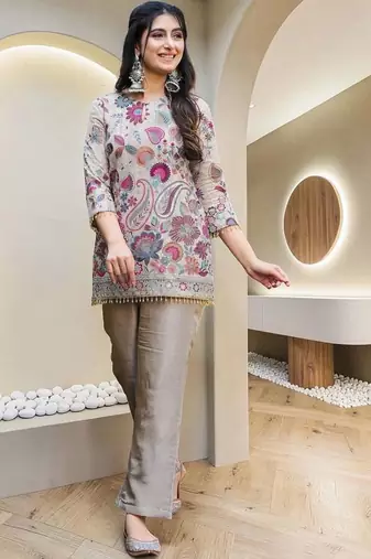 Women Paisley Printed Regular Kurti with Trousers
