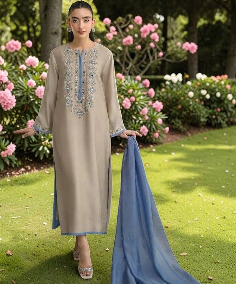 Women Ethnic Motifs Embroidered Regular Mirror Work Chanderi Silk Kurta with Trousers & With Dupatta