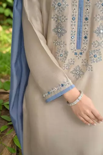 Women Ethnic Motifs Embroidered Regular Mirror Work Chanderi Silk Kurta with Trousers & With Dupatta