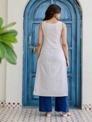 Women Striped Round Neck Sleeveless Kurta 4