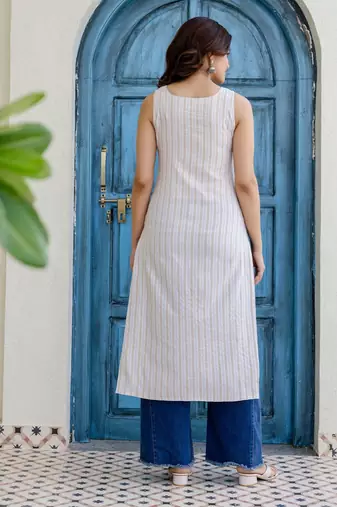 Women Striped Round Neck Sleeveless Kurta