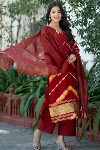 Women Leheriya Dyed Regular Pure Silk Kurta with Trousers & With Dupatta