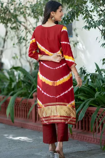 Women Leheriya Dyed Regular Pure Silk Kurta with Trousers & With Dupatta