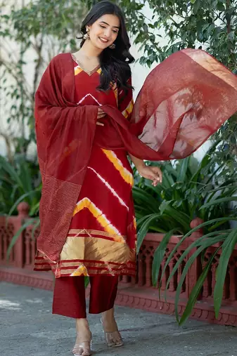 Women Leheriya Dyed Regular Pure Silk Kurta with Trousers & With Dupatta