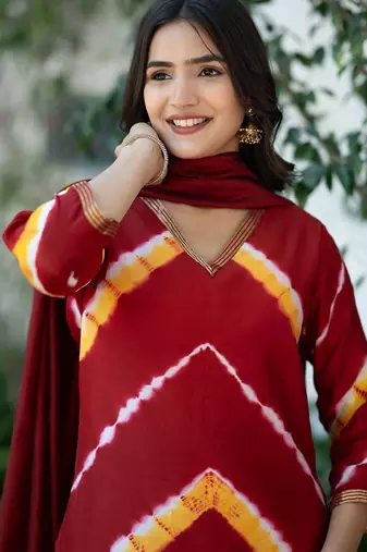 Women Leheriya Dyed Regular Pure Silk Kurta with Trousers & With Dupatta