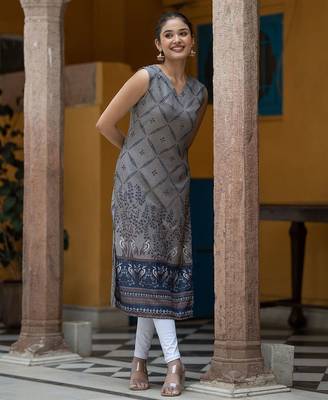 Floral Printed V-Neck Sleeveless Straight Kurta 6