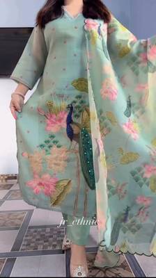Green floral printed hand katha work linen kurta set with dupatta 4